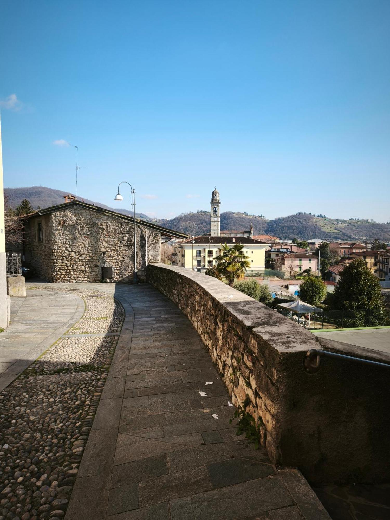Il Piazzolo, Un Angolo Di Storia Carobbio degli Angeli Exterior photo